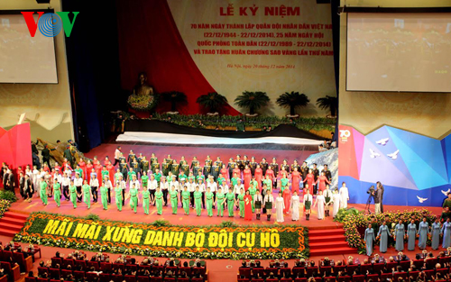 Vietnam mendorong kuat pembangunan Tentara Rakyat Vietnam menjadi kekuatan revolusioner yang reguler, elit dan selangkah demi selangkah menjadi modern